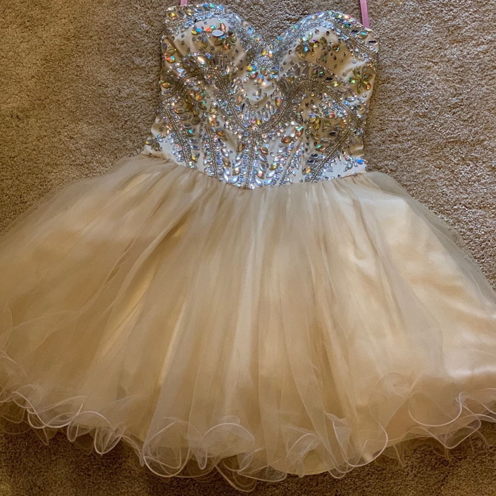 BEAUTIFUL Champagne Size 2 Prom/Homecoming Dress